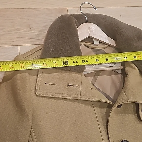 Burberry Brit 70% wool coat size 10 camel color. - Picture 16 of 16